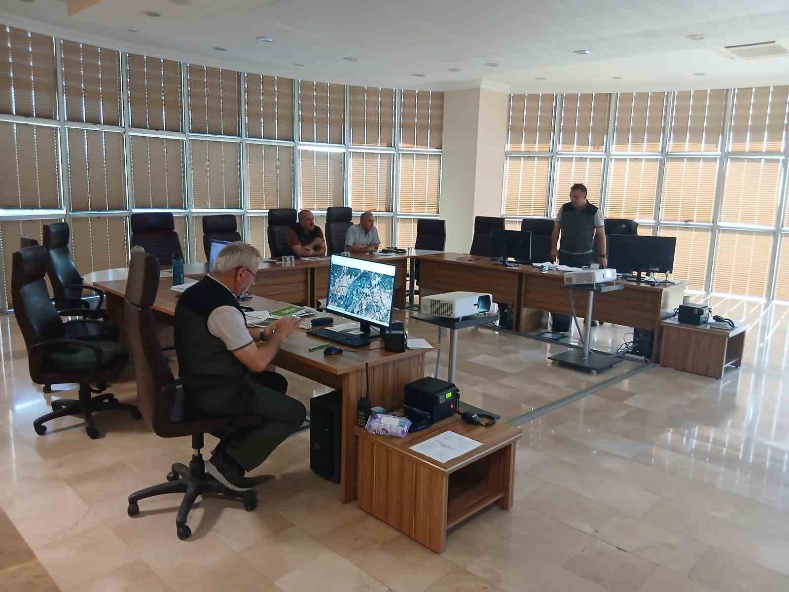 Çanakkale’deki orman yangınına havadan ve karadan müdahale sürüyor
