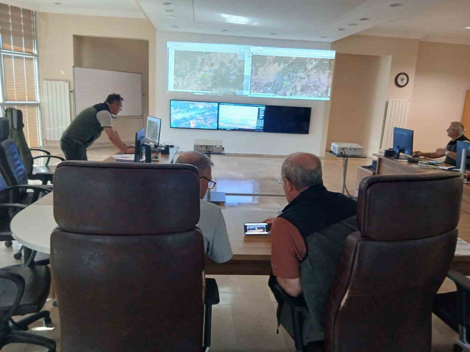 Çanakkale’deki orman yangınına havadan ve karadan müdahale sürüyor