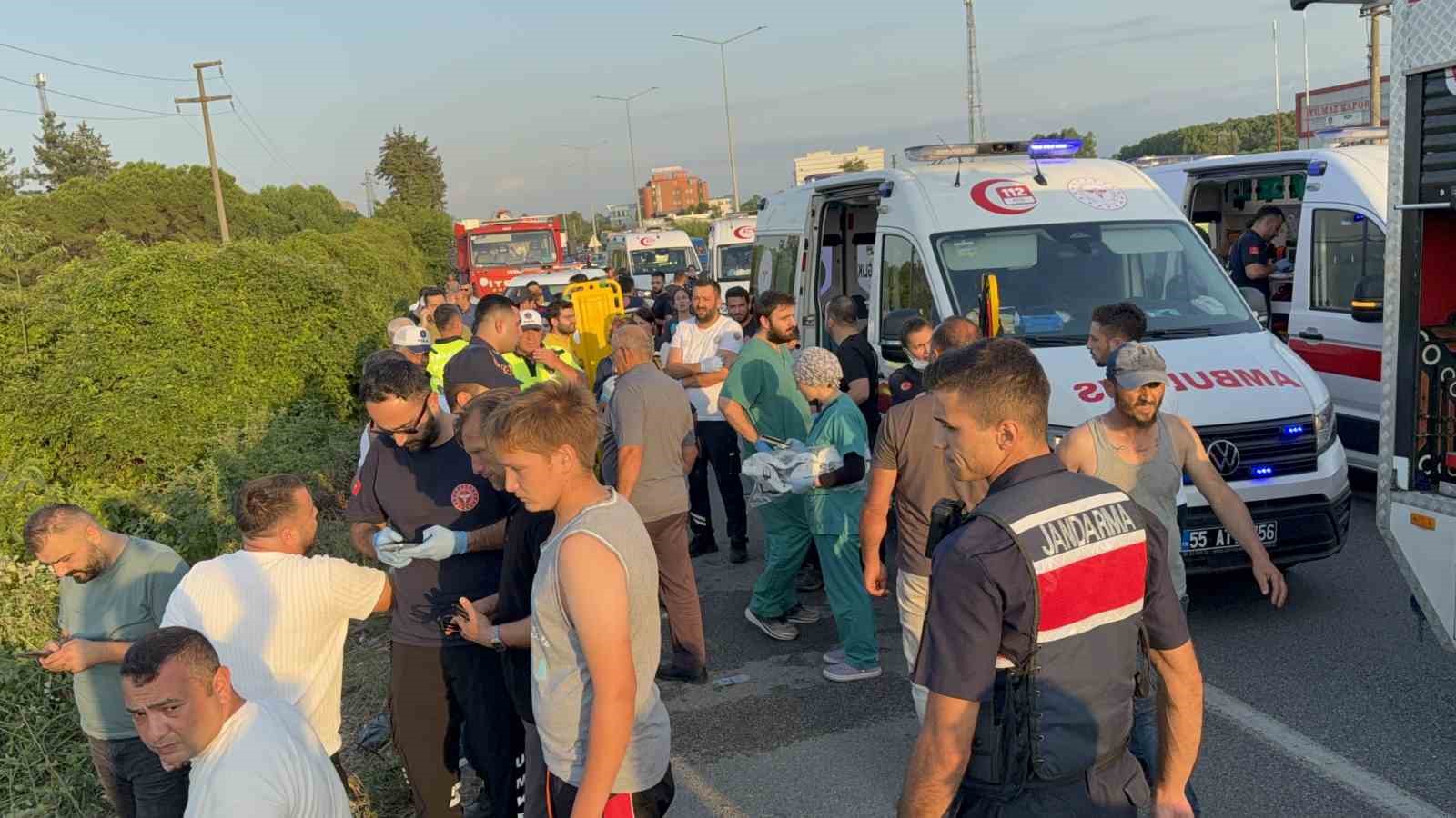 Samsun’da özel halk otobüsü devrildi: 21 yaralı