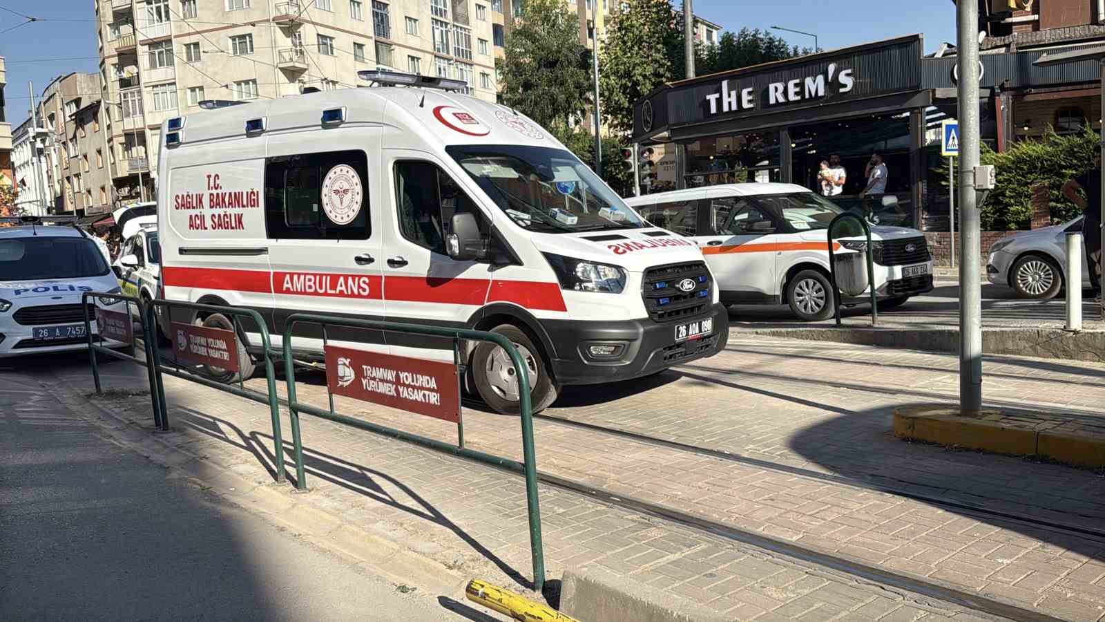 Eskişehir’de tramvayın çarptığı yaya yaralandı