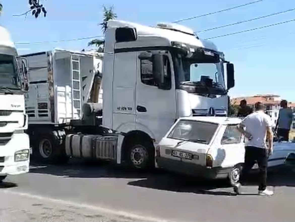 Kütahya’da çekici ile otomobil çarpıştı: 2 yaralı