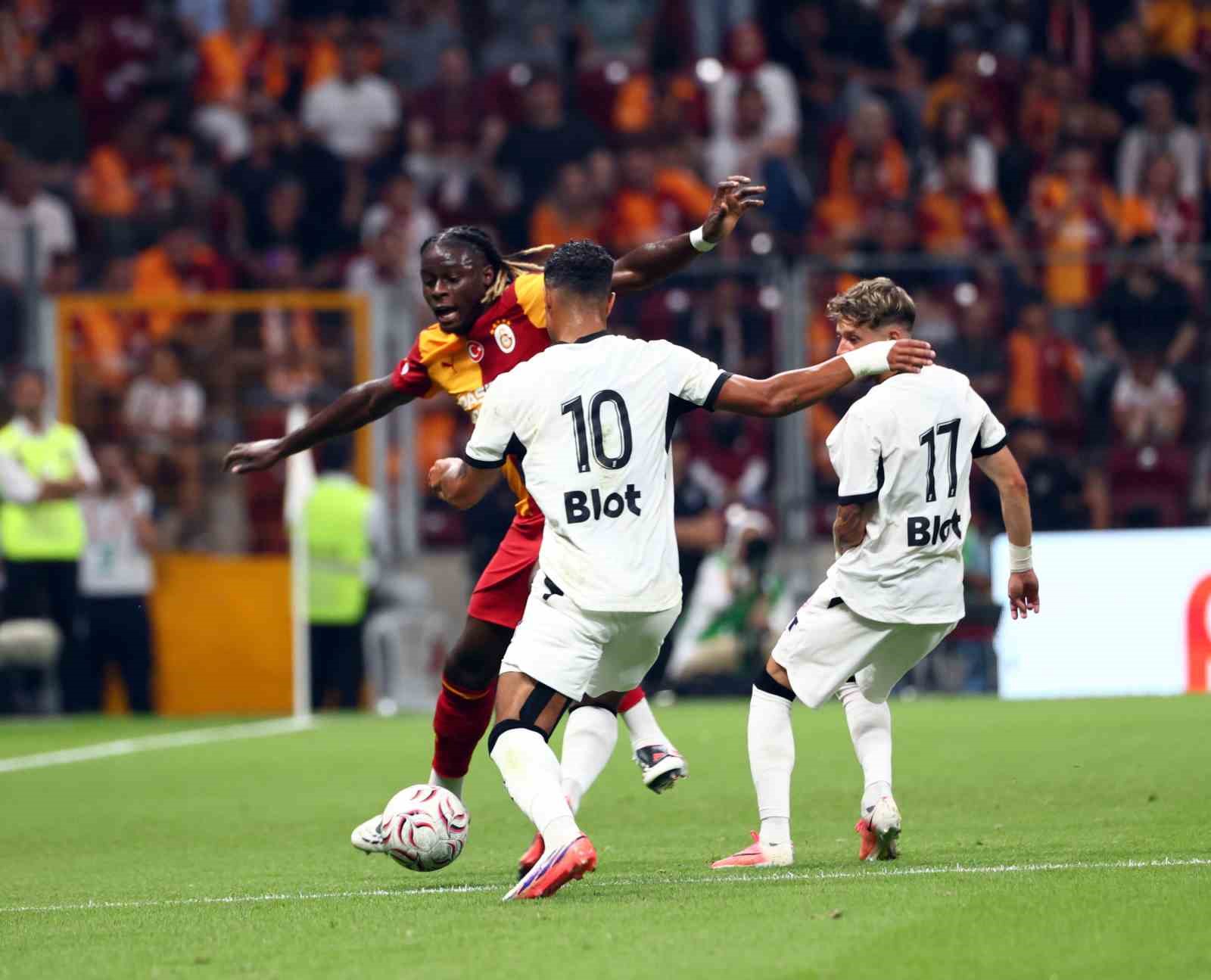 Hazırlık maçı: Galatasaray: 1 - Rennes: 1 (İlk yarı)