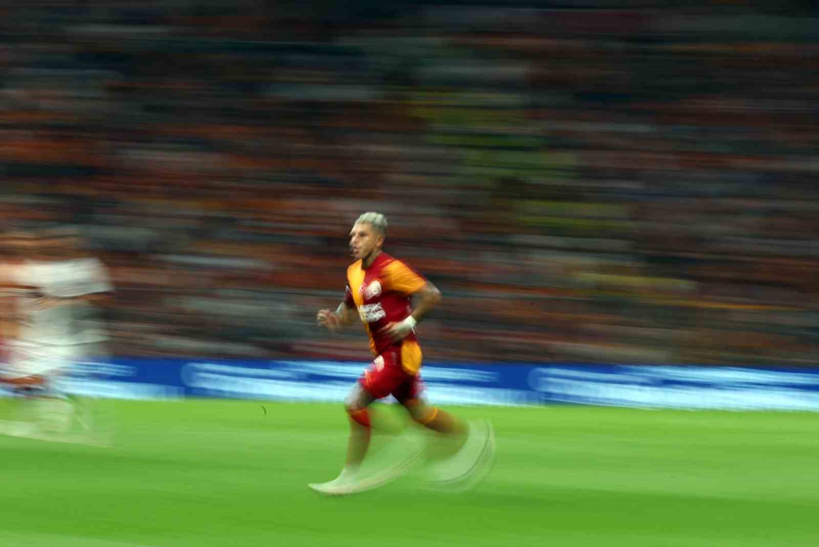 Hazırlık maçı: Galatasaray: 1 - Rennes: 1 (İlk yarı)
