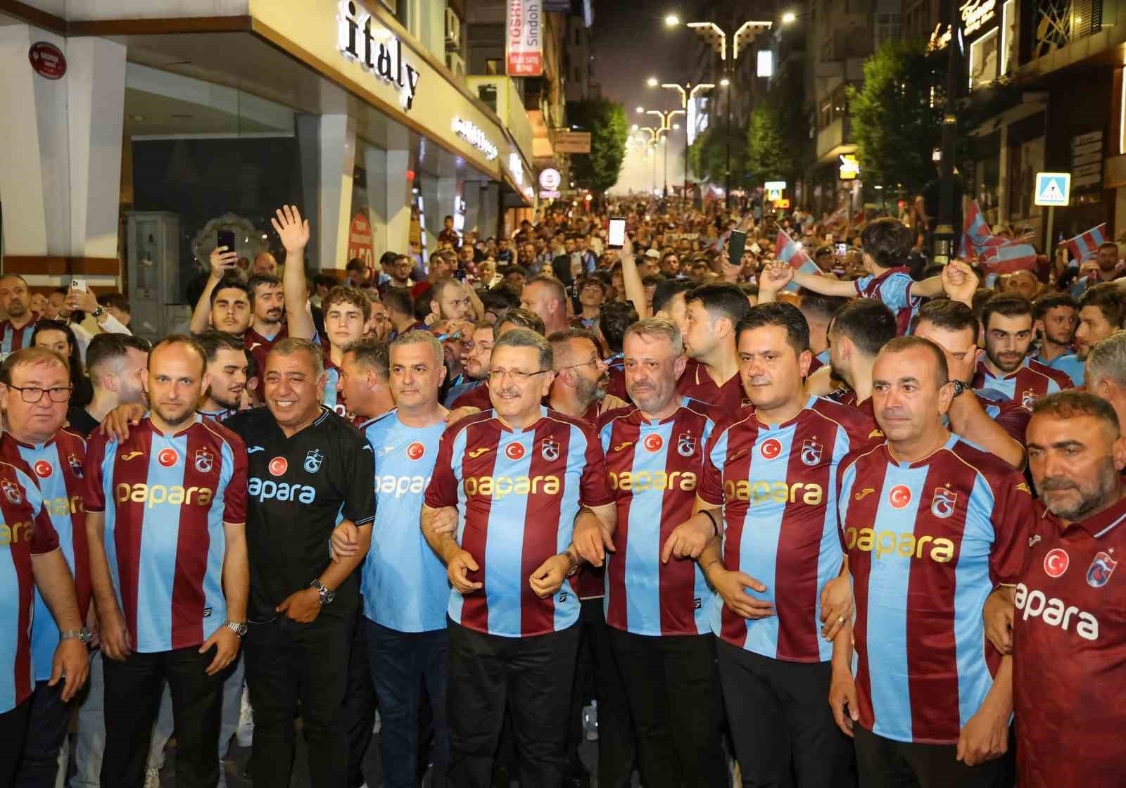 Trabzonspor’un 59. kuruluş yıl dönümü Ganita’da binlerce taraftarla kutlandı