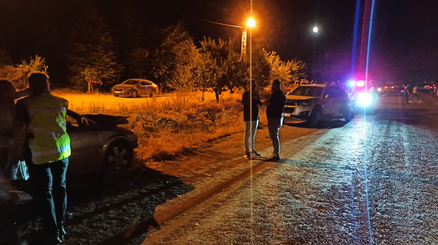 Tır ile iki otomobil çarpıştı: 7 yaralı