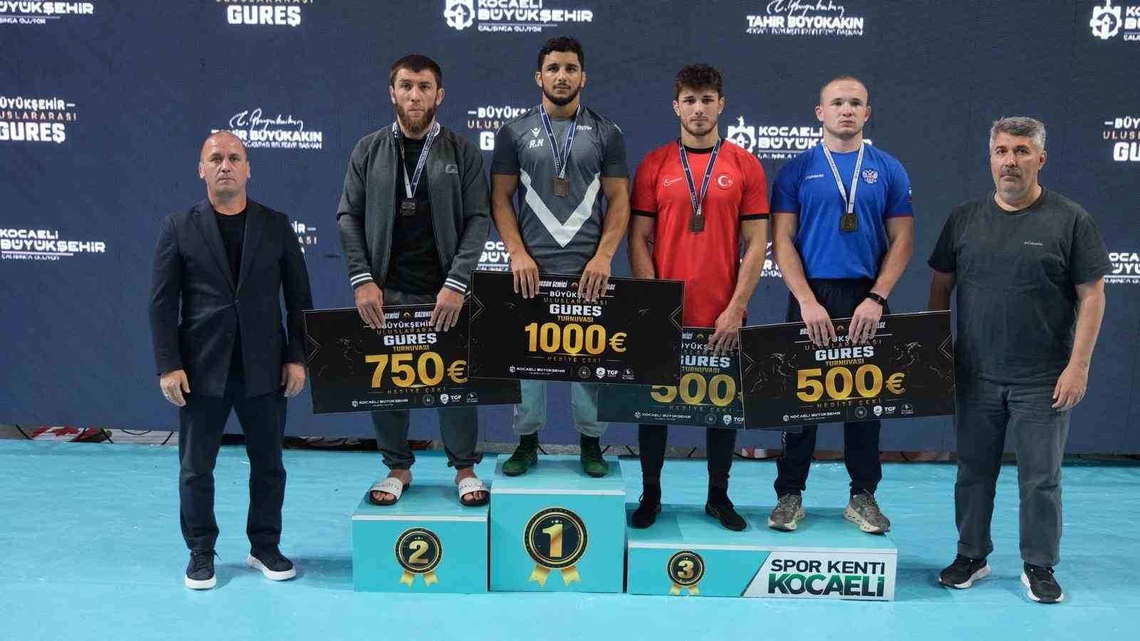 Uluslararası güreş turnuvasında Türk sporcular 27 madalya kazandı