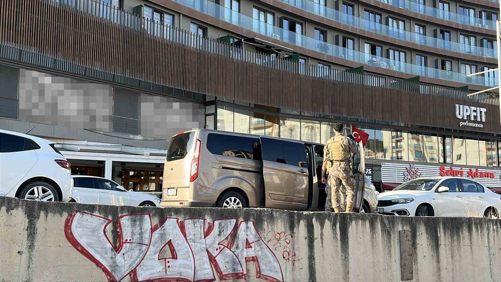 Kaçmaya çalışan şüpheli merdivenlerden düşerek yakalandı