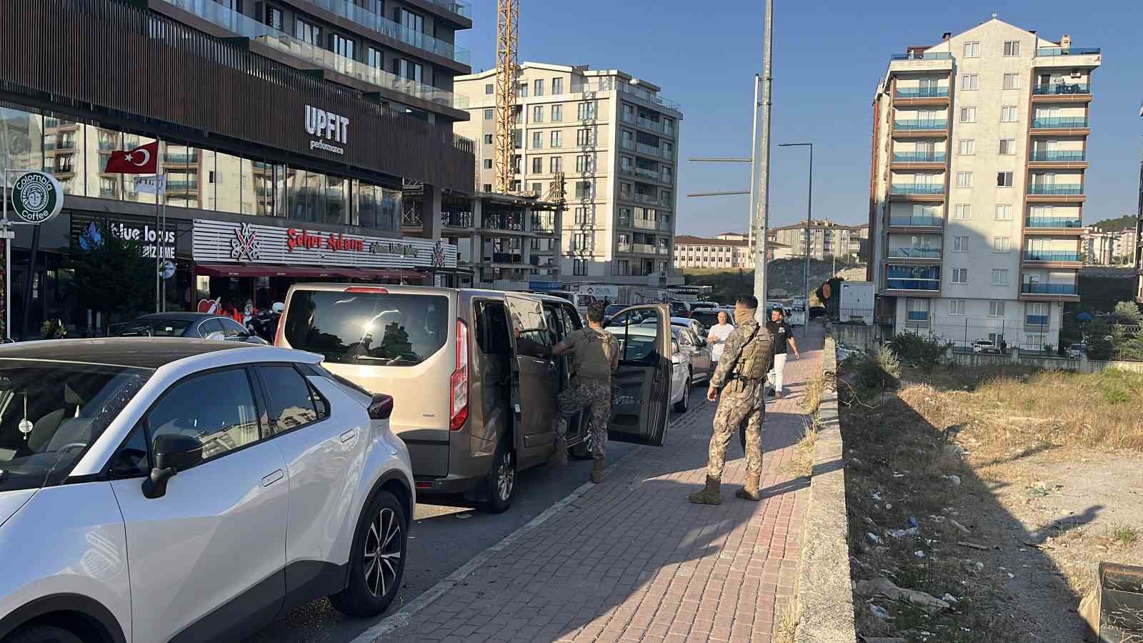Kaçmaya çalışan şüpheli merdivenlerden düşerek yakalandı