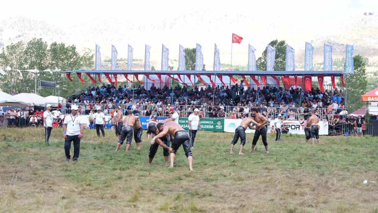 Gökbel’de Başpehlivan Enes Doğan oldu