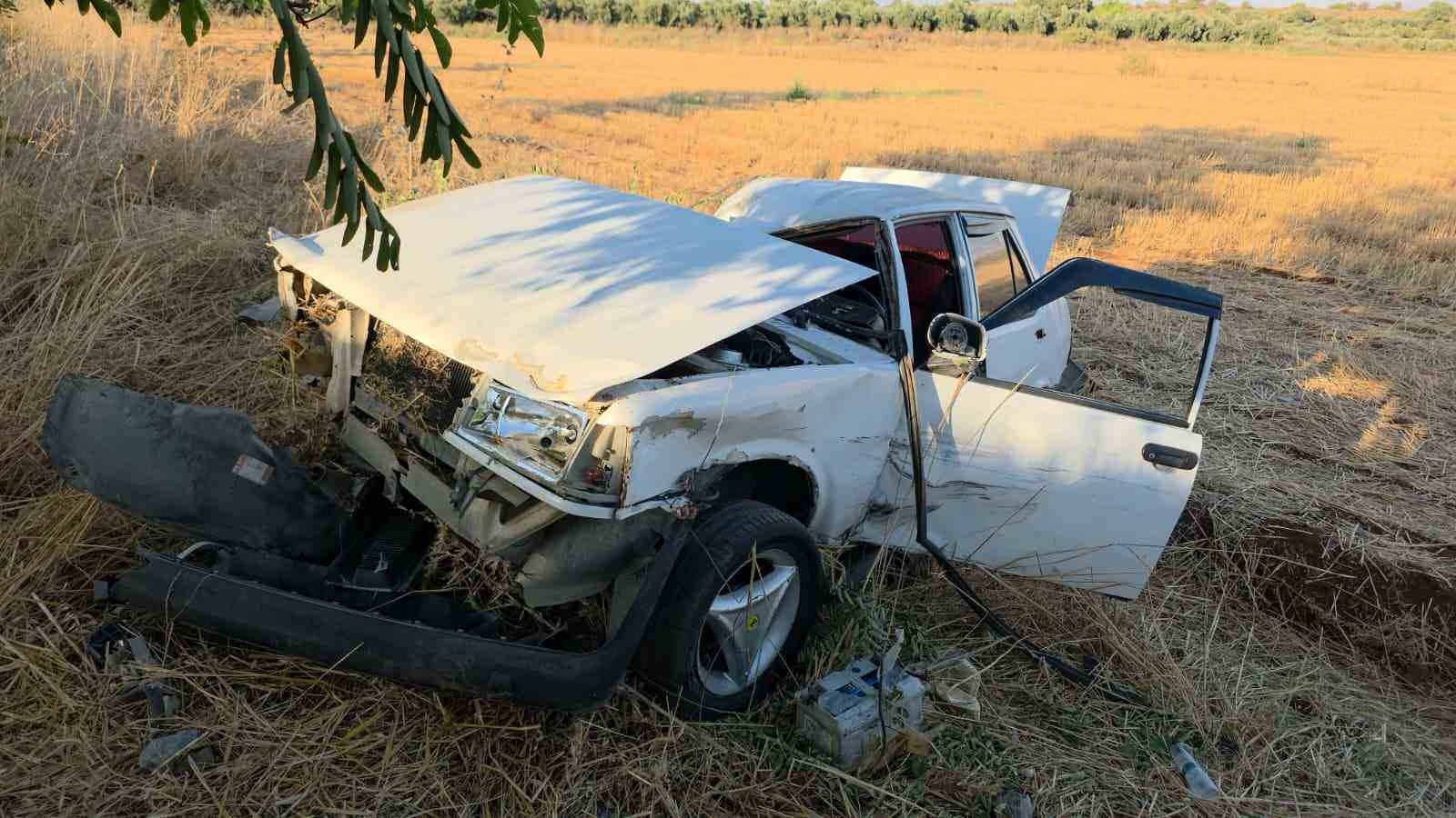 Alışveriş sonrası kaza yapan sürücünün Tofaş’ı hurdaya döndü