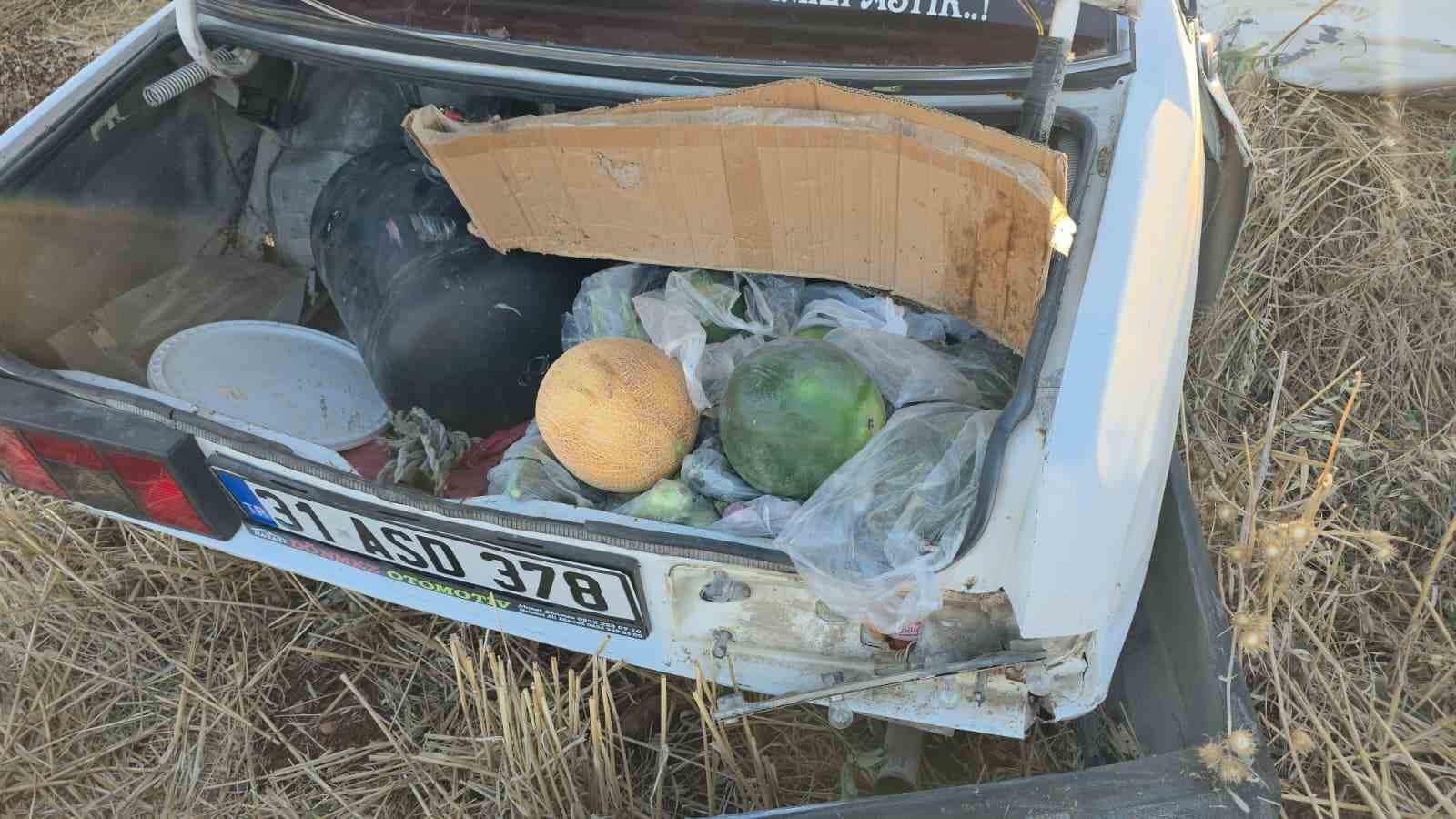 Alışveriş sonrası kaza yapan sürücünün Tofaş’ı hurdaya döndü