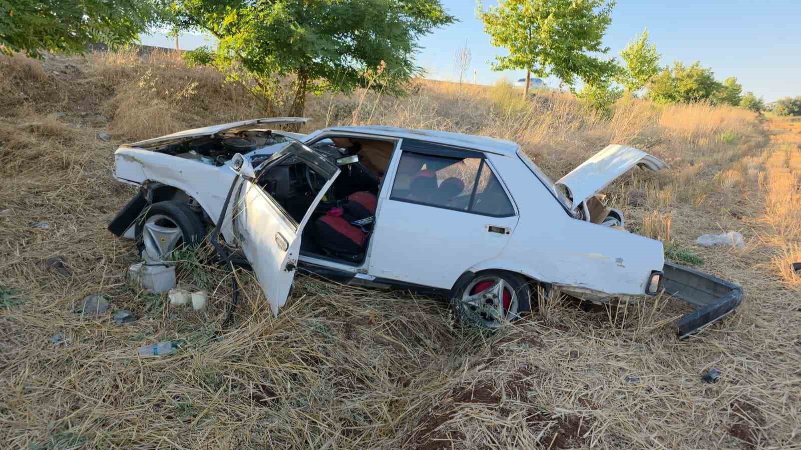 Alışveriş sonrası kaza yapan sürücünün Tofaş’ı hurdaya döndü