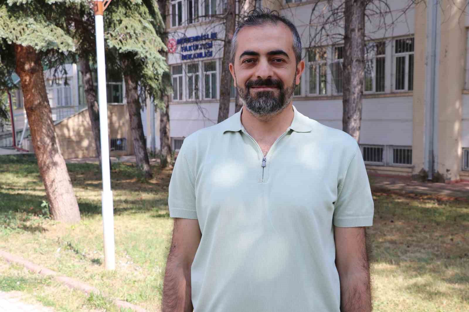 Üniversite öğrencileri hava, kara ve denizi buluşturan yapay zeka destekli insansız deniz aracı geliştirdi