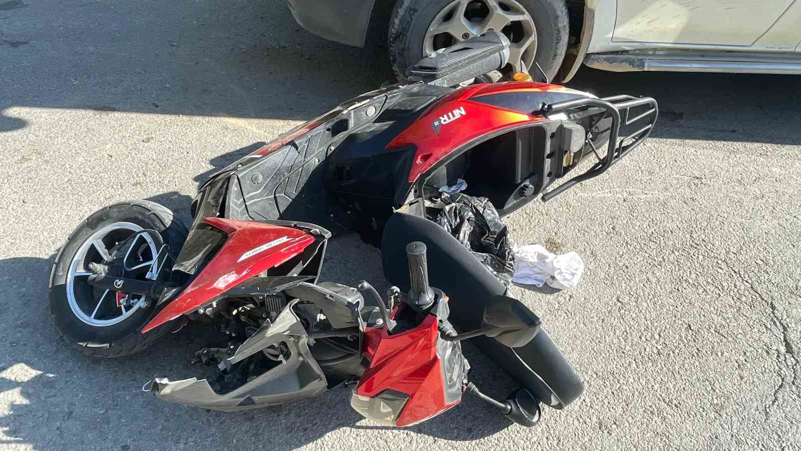 Karaman’da minibüsle motosiklet çarpıştı: 2 yaralı