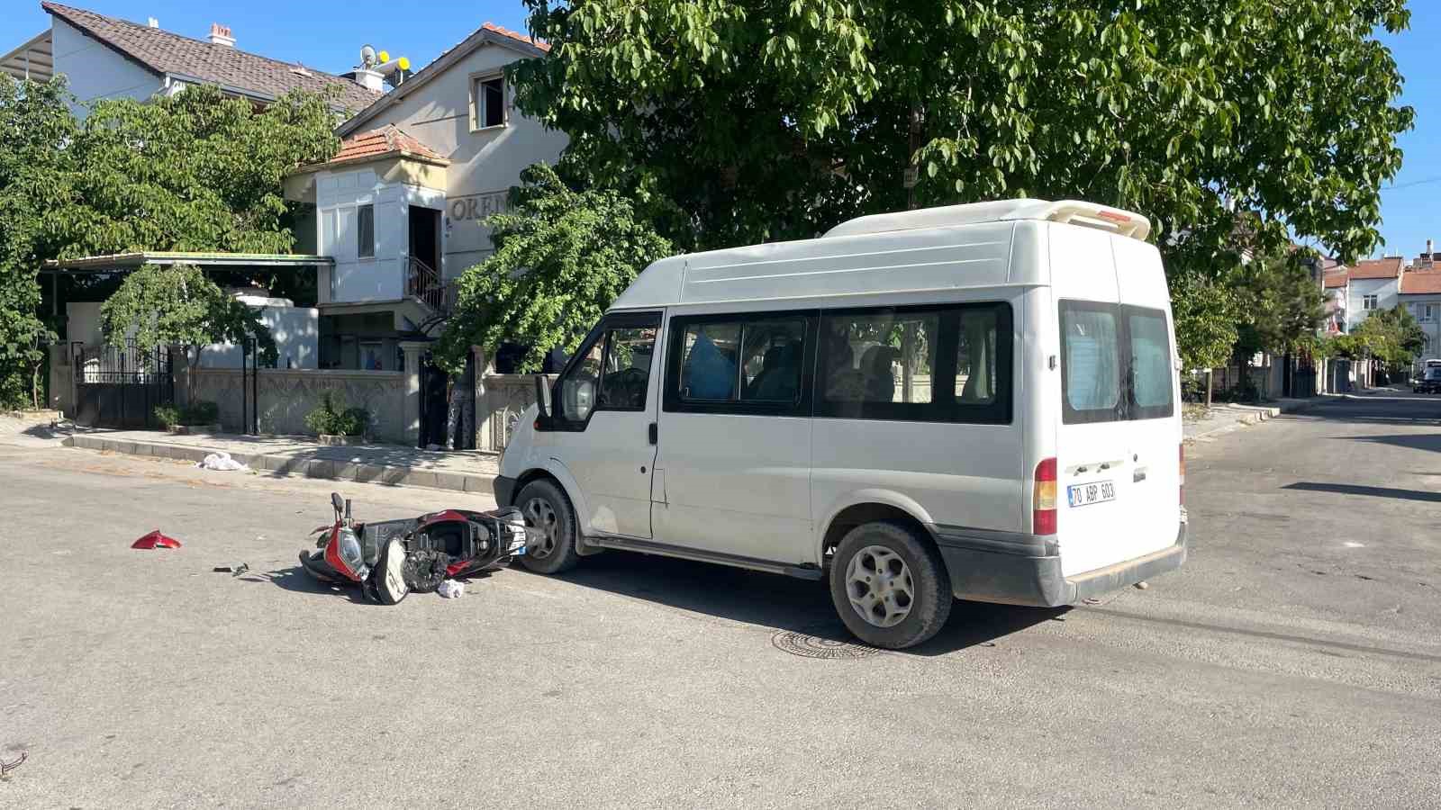 Karaman’da minibüsle motosiklet çarpıştı: 2 yaralı