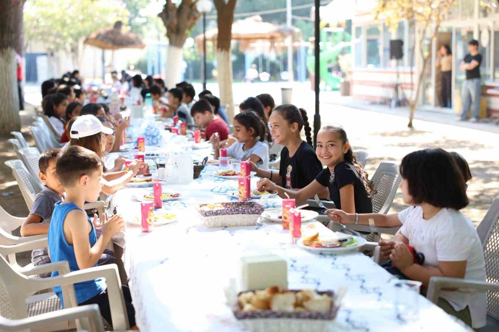 Başkan Kaya: "Çocuklarımızın eğitim hayatında yanlarında olmaya devam edeceğiz"