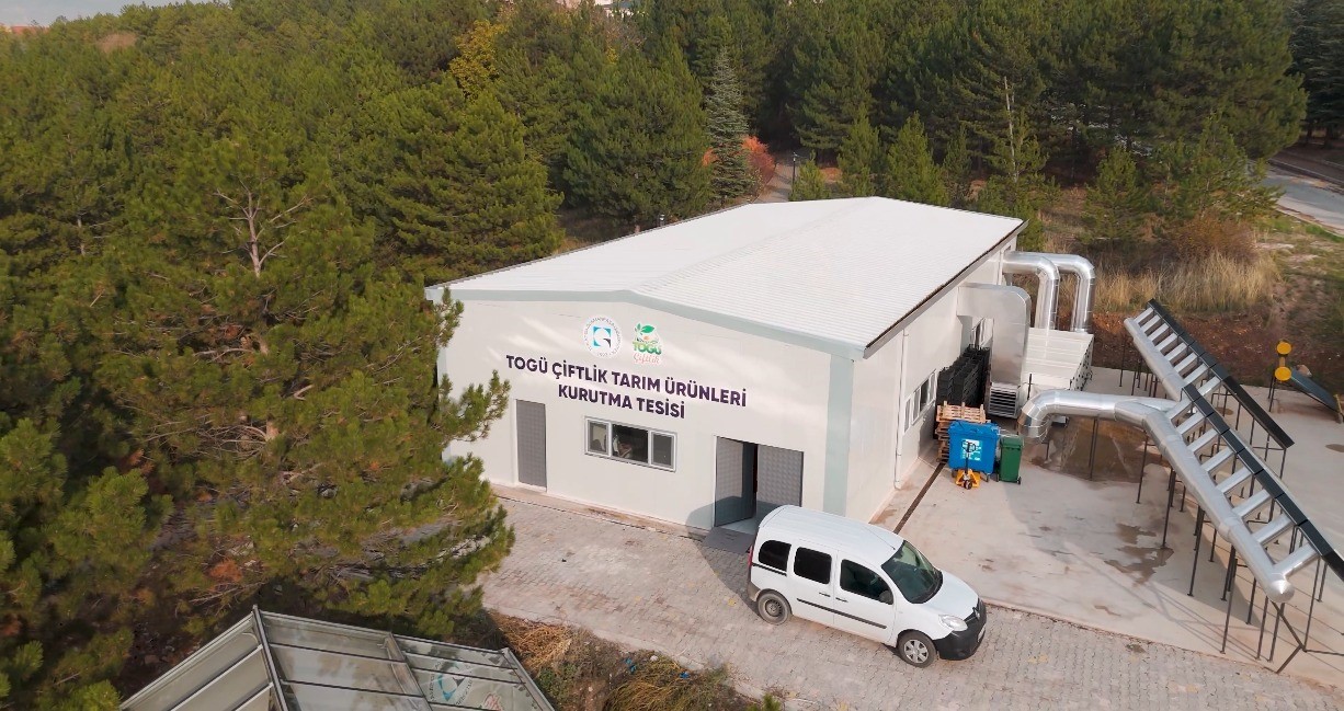 TOGÜ Çiftlik Tarım Ürünleri Kurutma Tesisi üretim ve eğitimi bir araya getiriyor