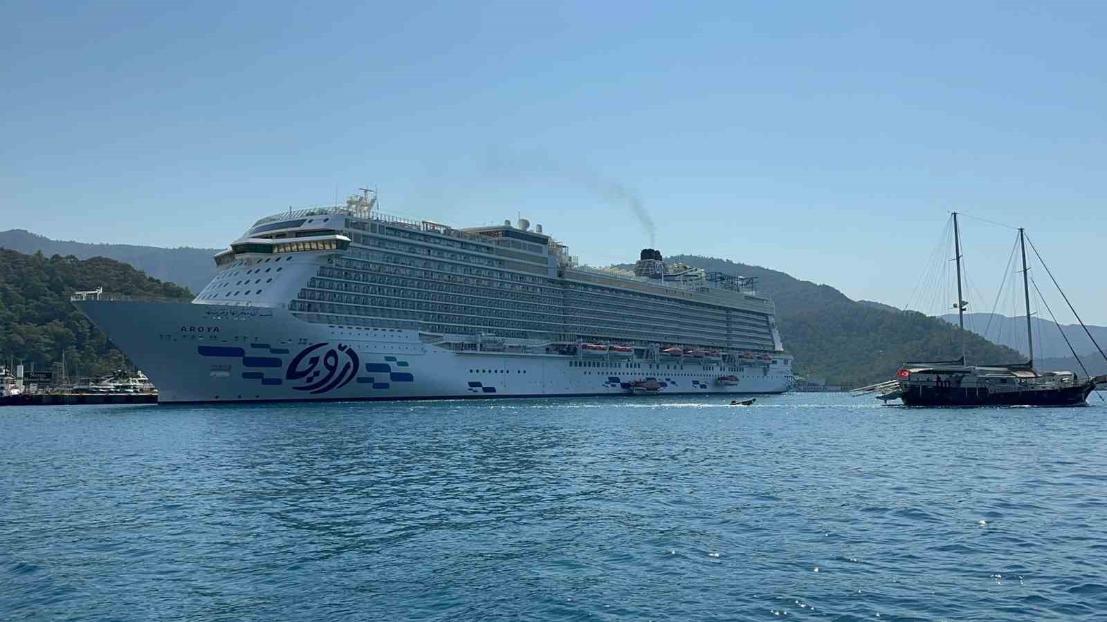 Ağustos seferlerine başladı, Marmaris’e 3 bin 700 turist getirdi