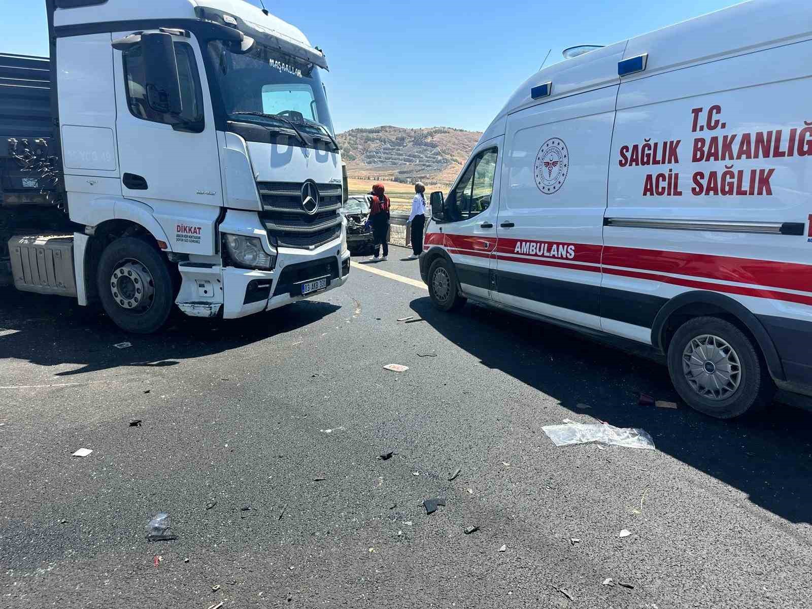 TAG Otoyolu’nda 4 aracın karıştığı zincirleme kaza: Anne ve 3 yaşındaki oğlu öldü