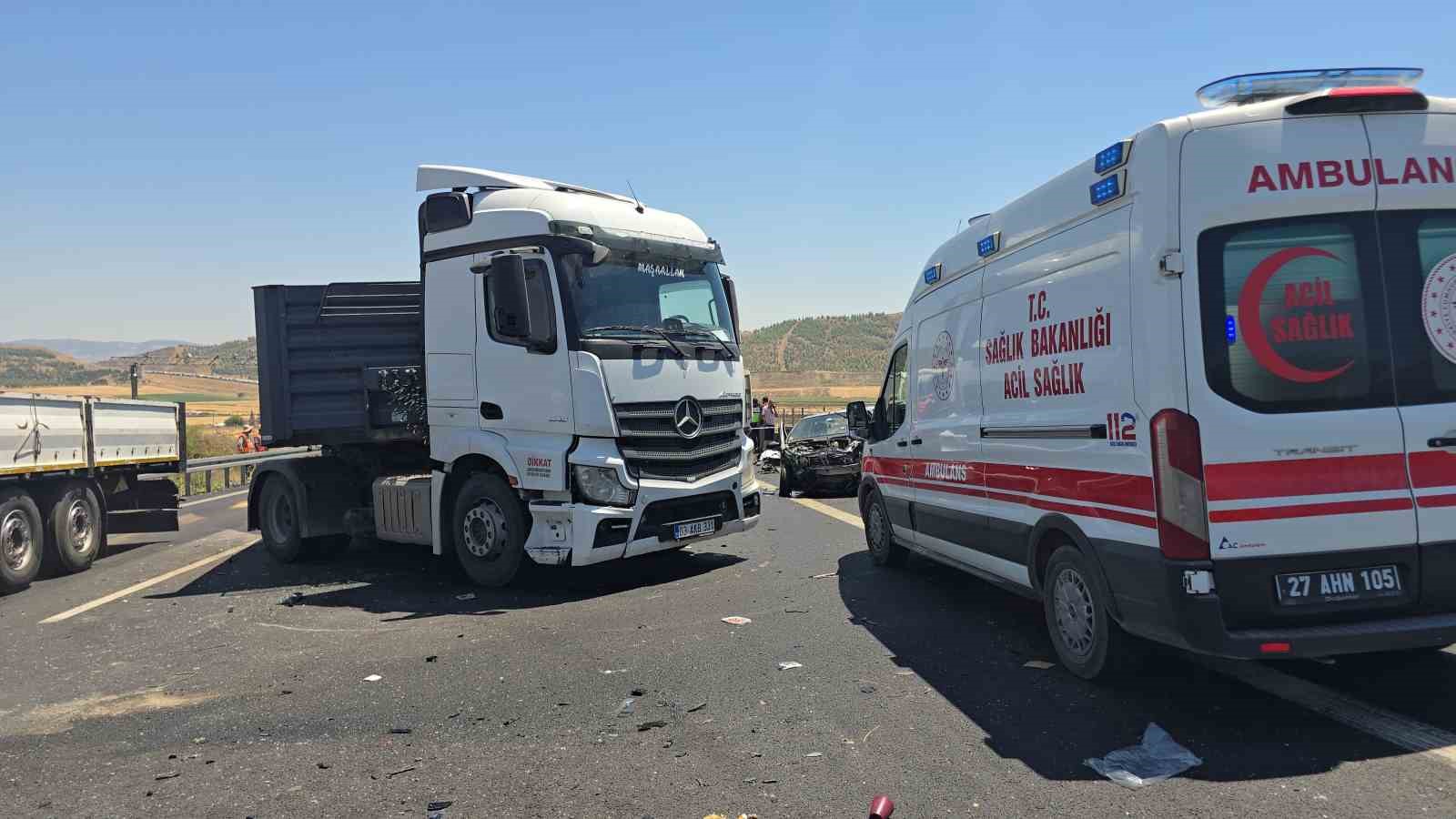 TAG Otoyolu’nda 4 aracın karıştığı zincirleme kaza: Anne ve 3 yaşındaki oğlu öldü