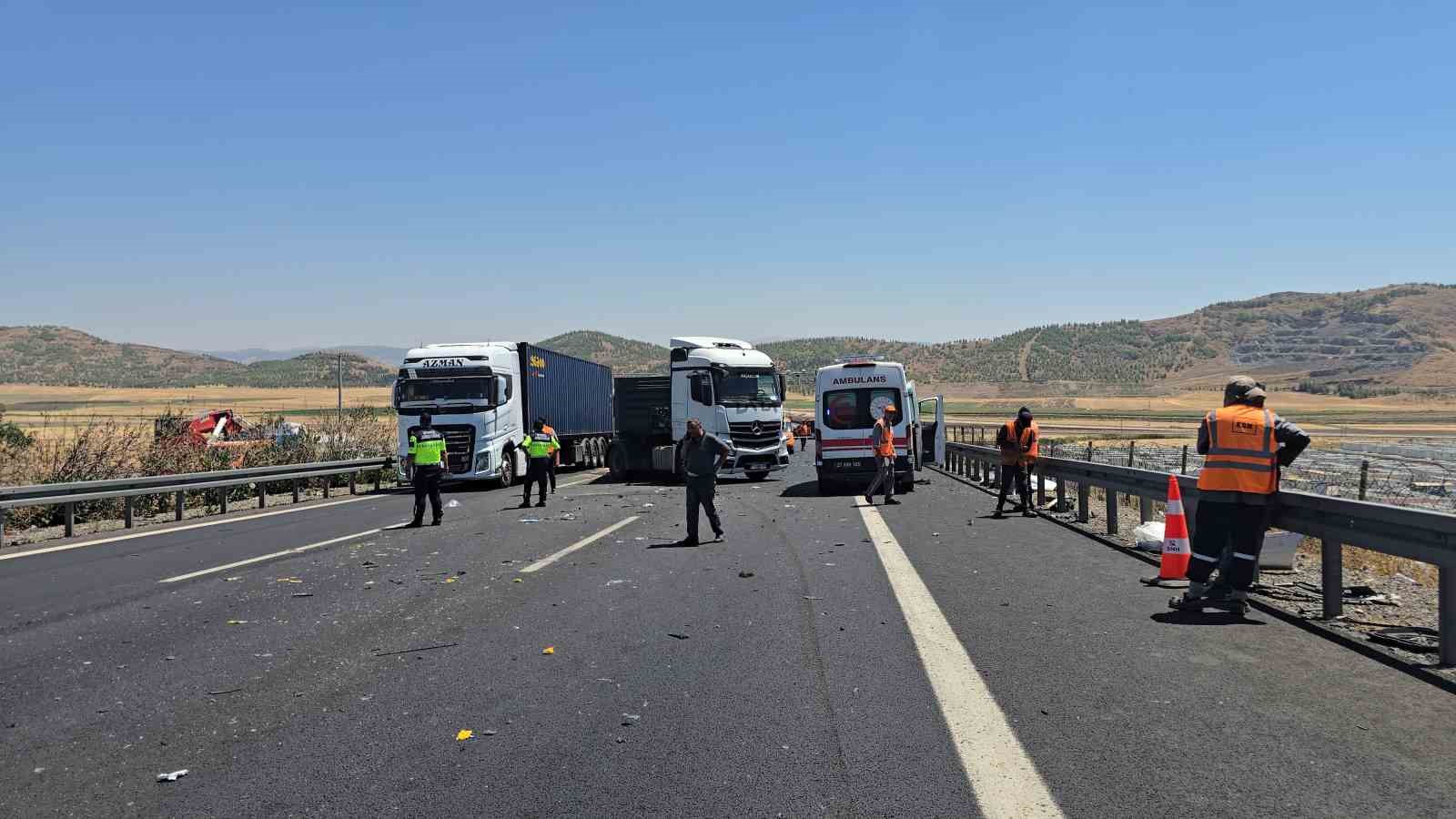 TAG Otoyolu’nda 4 aracın karıştığı zincirleme kaza: Anne ve 3 yaşındaki oğlu öldü