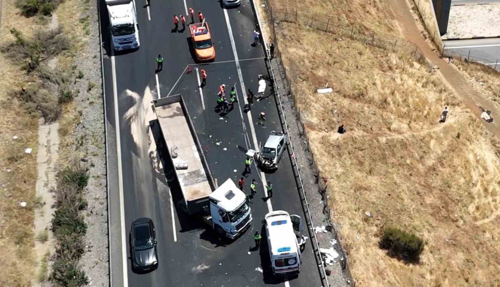 Gaziantep’te 2 kişinin öldüğü zincirleme kaza bölgesi dron ile görüntülendi
