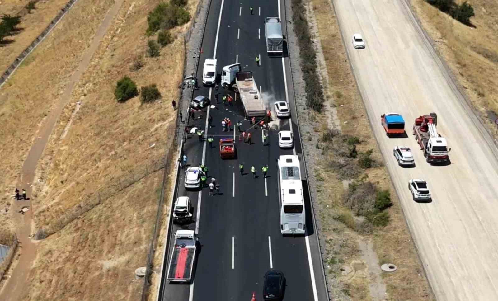 Gaziantep’te 2 kişinin öldüğü zincirleme kaza bölgesi dron ile görüntülendi