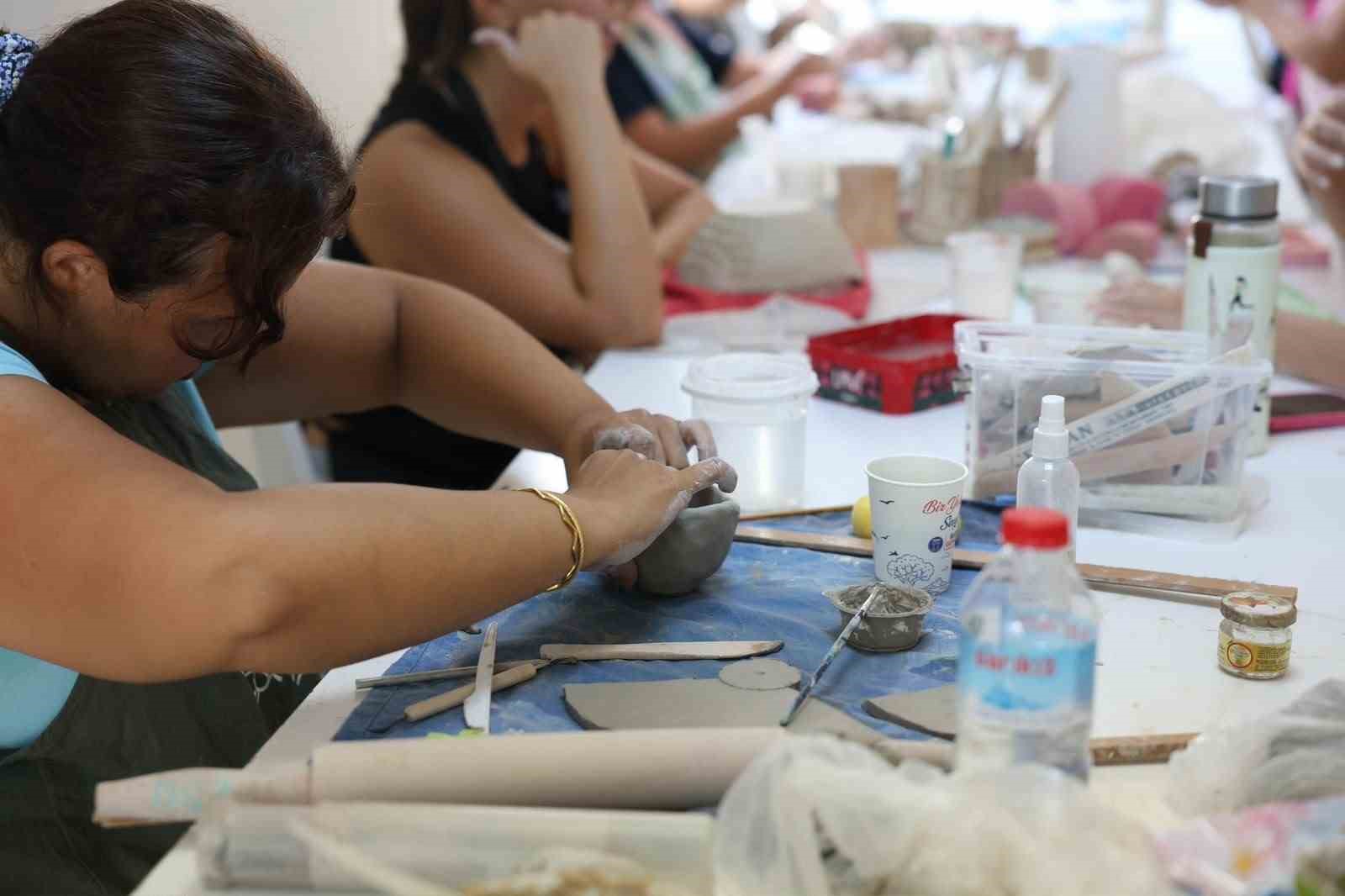 Didim Belediyesi seramik kursunda üretim devam ediyor