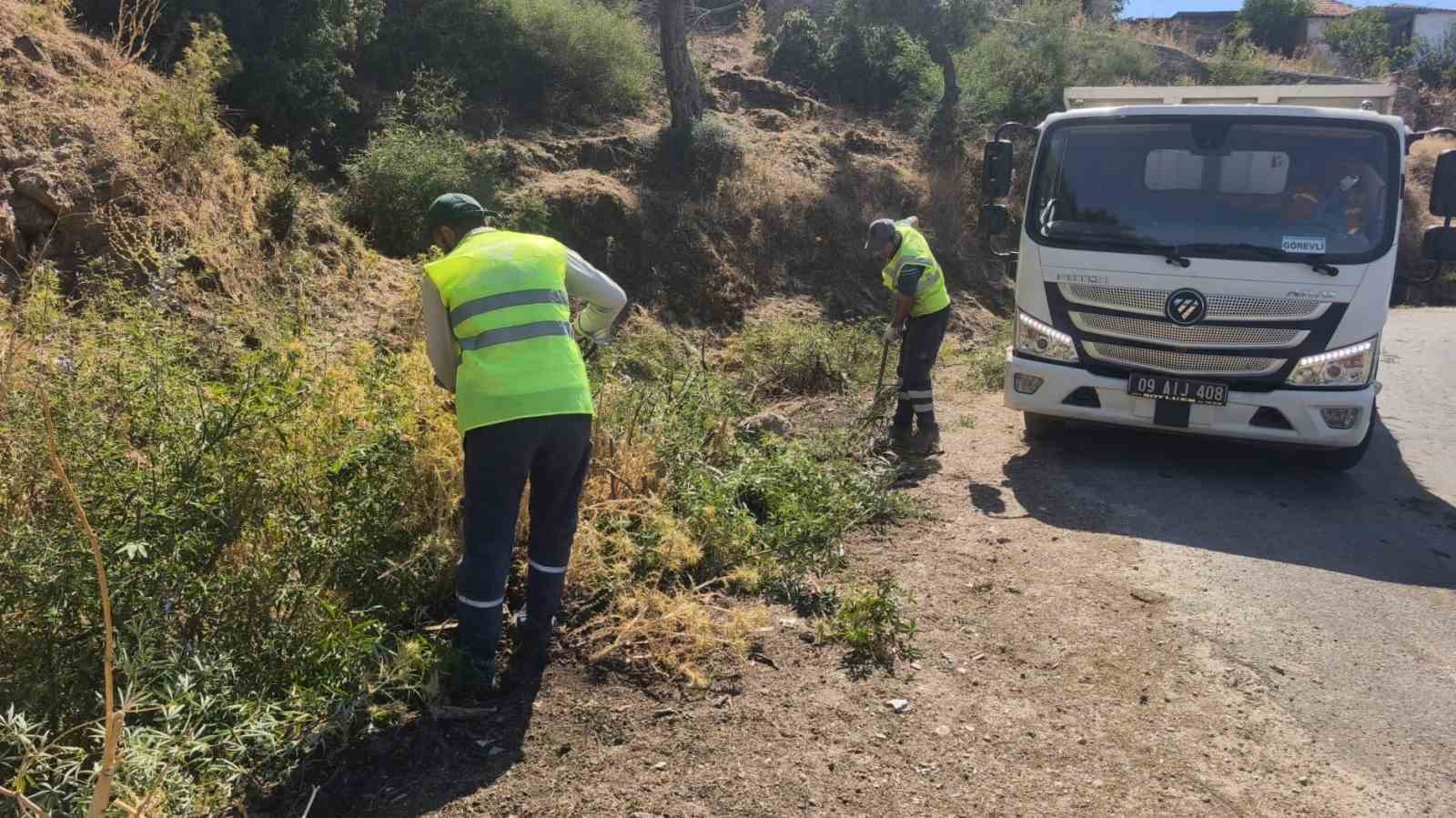 Aydın Büyükşehir’den Karpuzlu’daki yeşil alanlarda bakım ve düzenleme çalışması