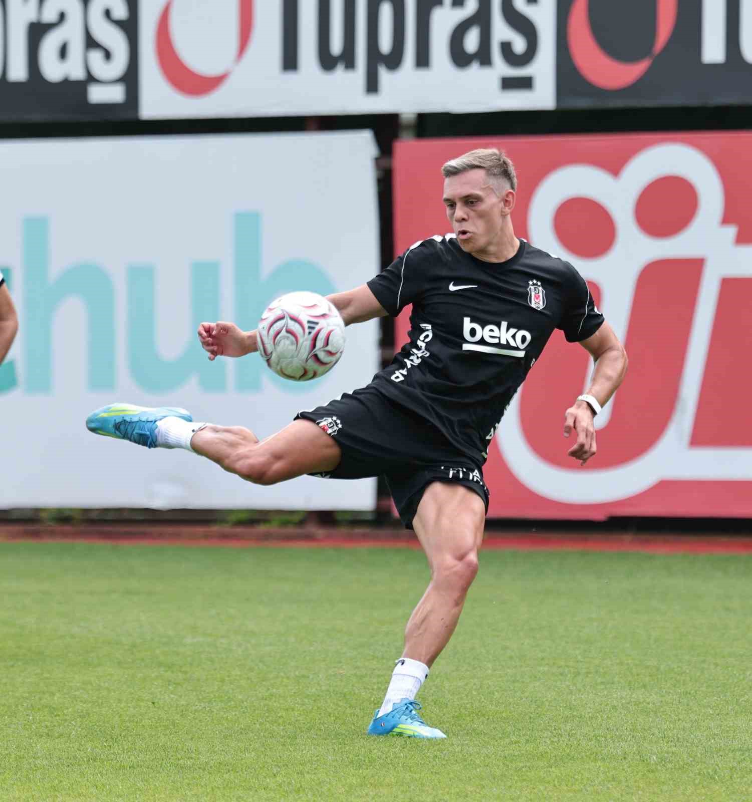 Beşiktaş’ta Leandro Trossard ilk antrenmanına çıktı