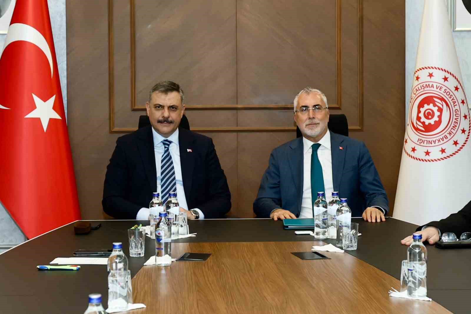 Bakan Çiftçi: "(Toplum Yararına Programları) 81 ilimizin valiliklerine toplam 30 bin kontenjan tahsis edilecek"