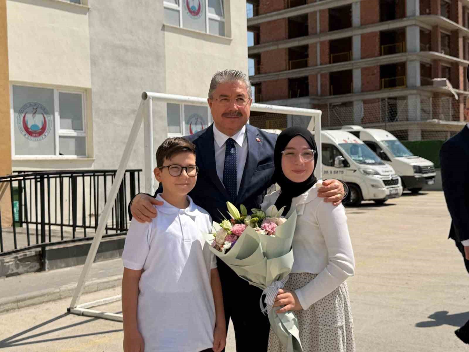 TÜGVA Eskişehir Yaz Okulu’na Vali Yılmaz’dan anlamlı ziyaret