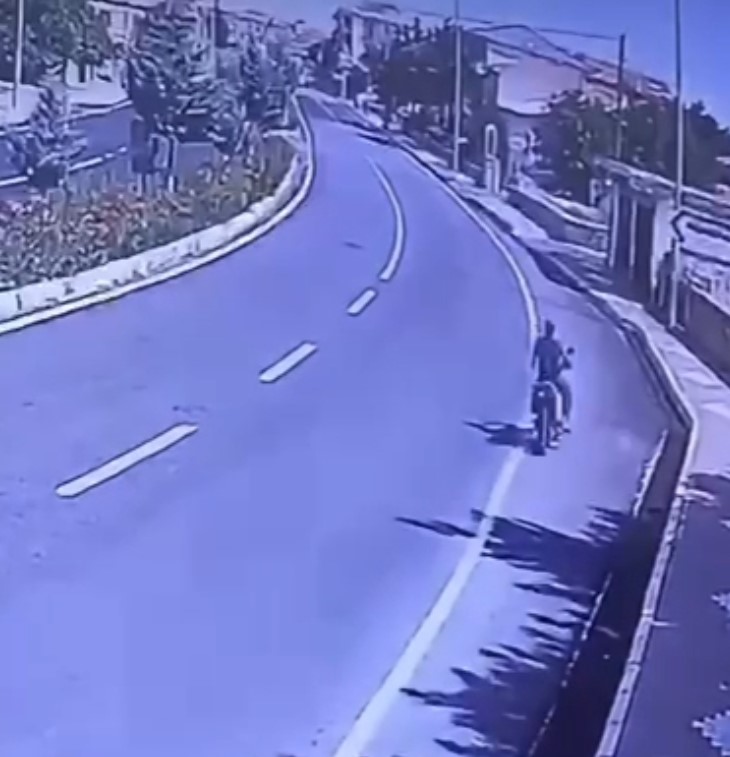 13 yaşındaki motosiklet sürücüsünün öldüğü kaza güvenlik kamerasında