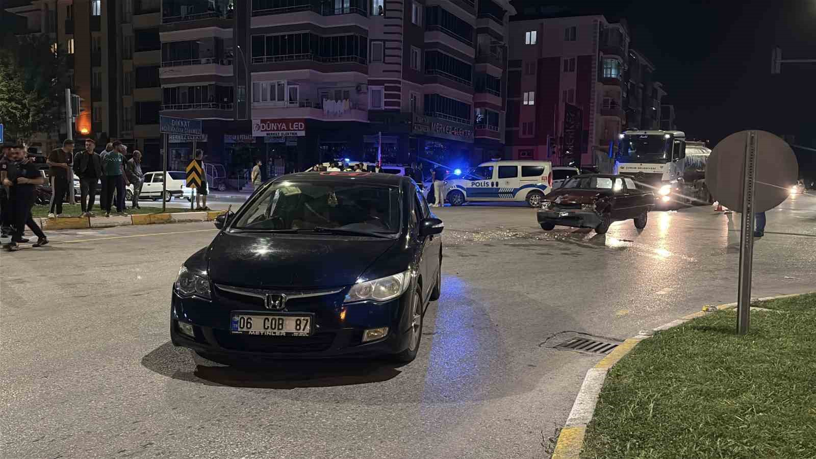 Çorum’da kaza mahallinde arbede: Yardım etmek isteyen genç, alkollü sürücü tarafından darp edildi