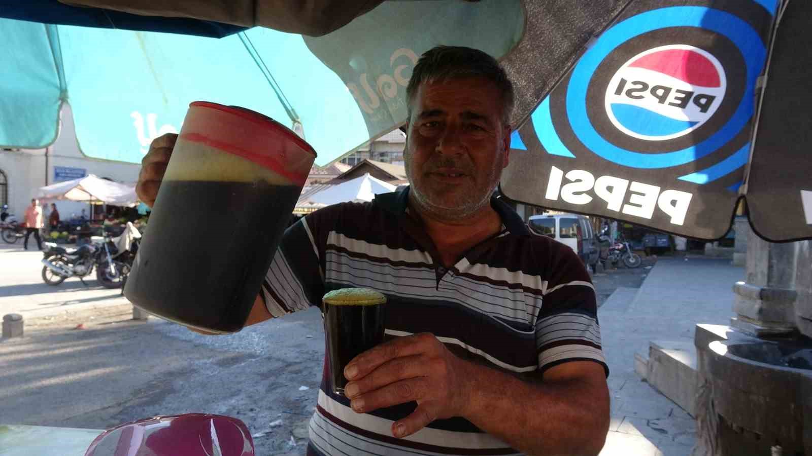 Sıcaklar soğuk şerbet satışlarını artırdı: Günde 400 bardak satıyor