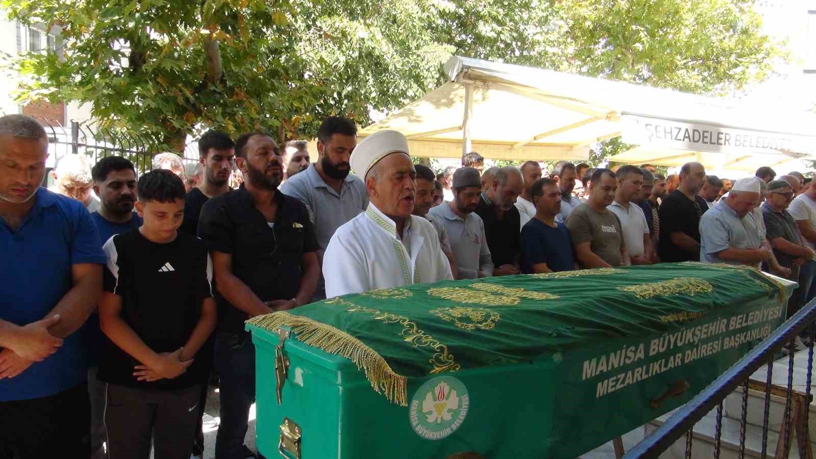 Silahlı saldırıda öldürülen baba ve oğluna hüzünlü veda