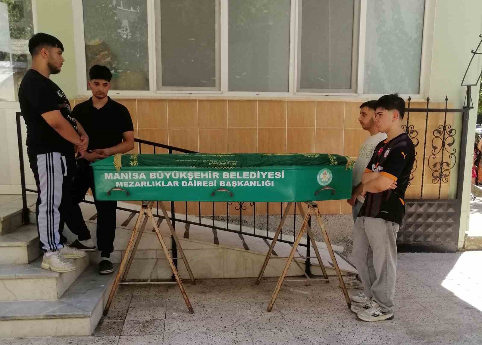 Silahlı saldırıda öldürülen baba ve oğluna hüzünlü veda