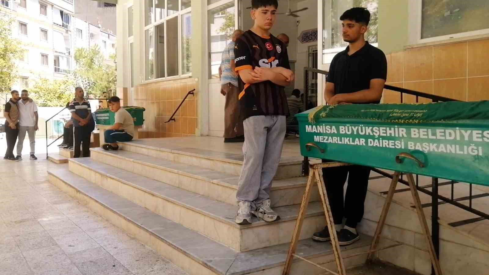 Silahlı saldırıda öldürülen baba ve oğluna hüzünlü veda