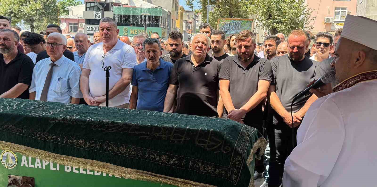 Yatağında ölü bulunan 21 yaşındaki genç son yolculuğuna uğurlandı