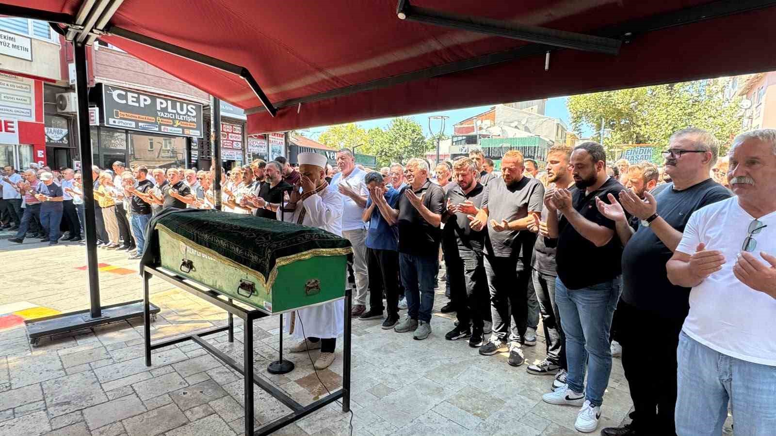 Yatağında ölü bulunan 21 yaşındaki genç son yolculuğuna uğurlandı