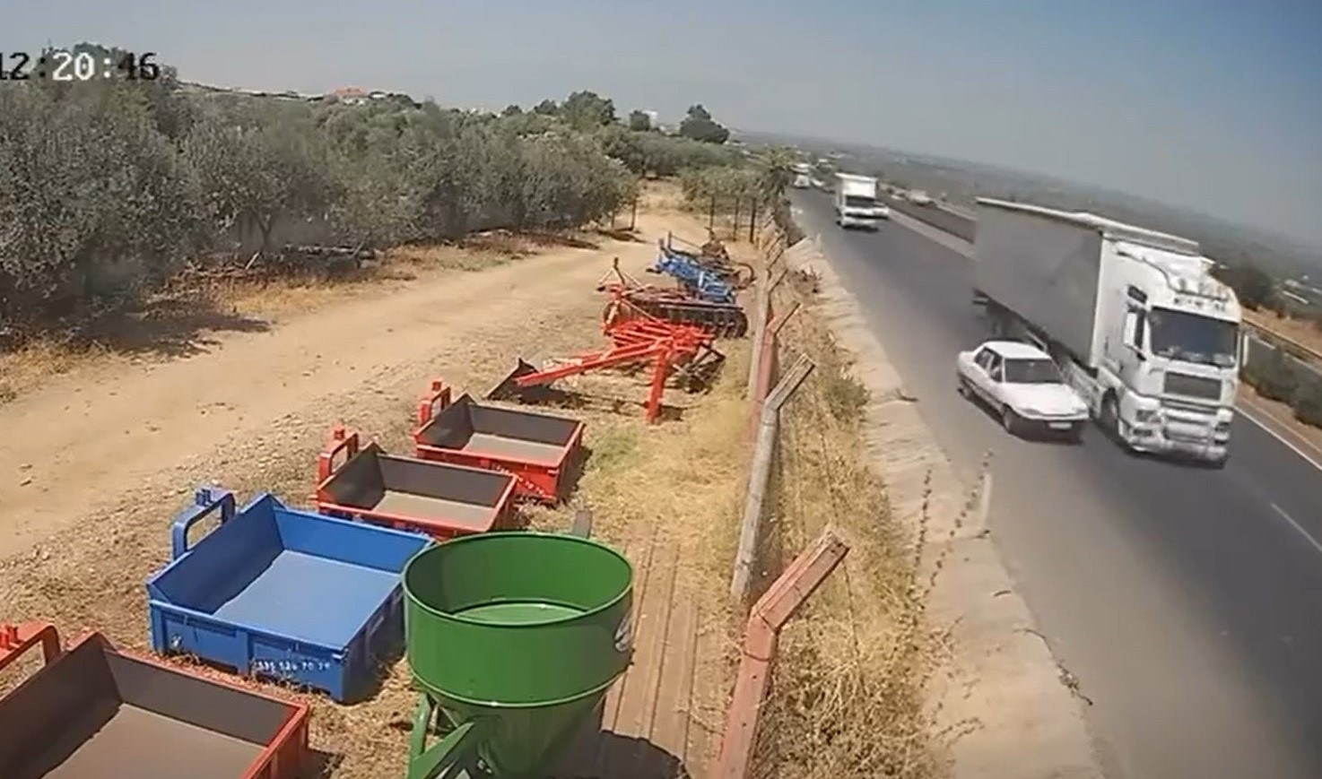 Manisa’da tır ile otomobil çarpıştı: 2 yaralı