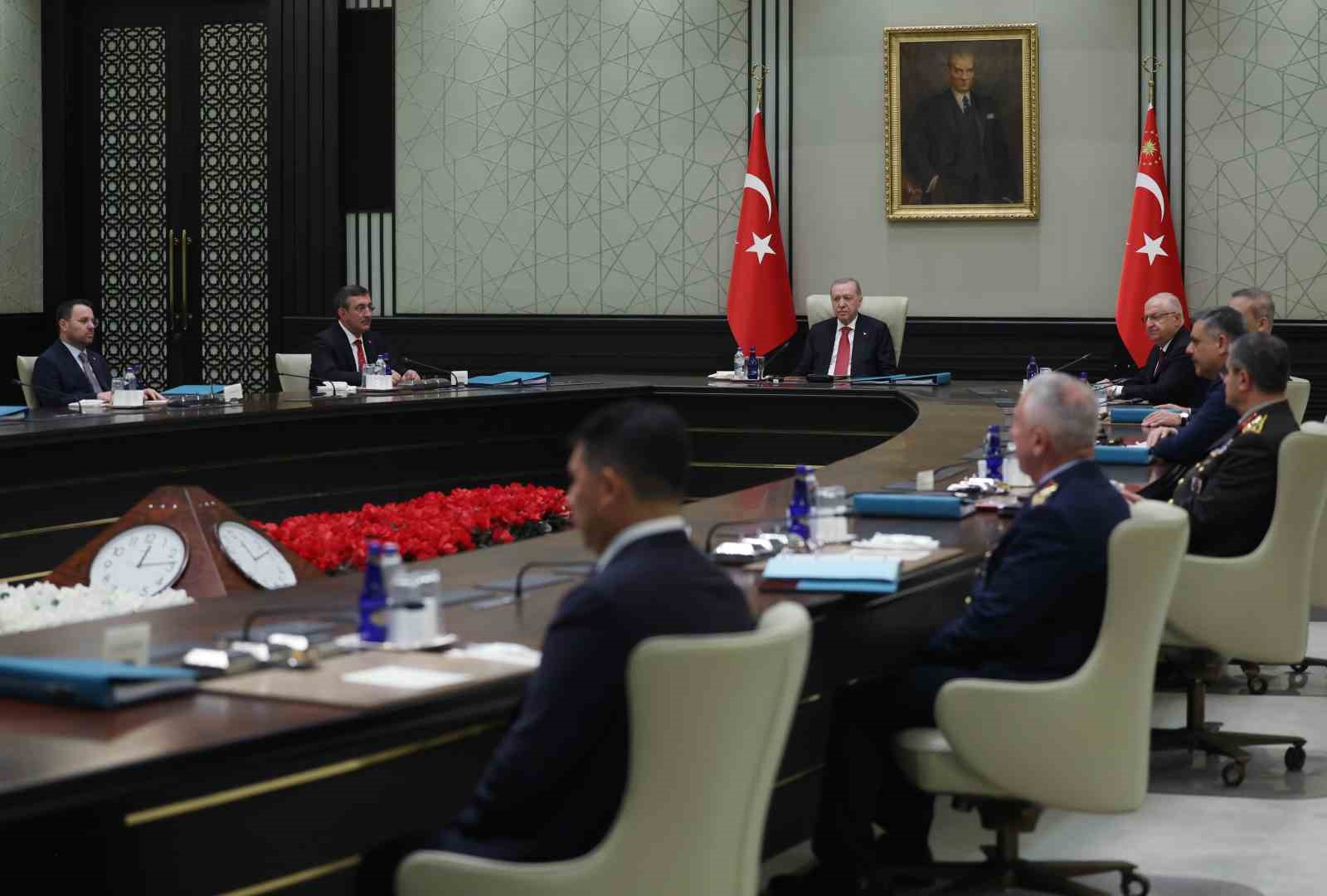 Cumhurbaşkanı Erdoğan başkanlığında gerçekleştirilen Yüksek Askeri Şura toplantısı sona erdi.