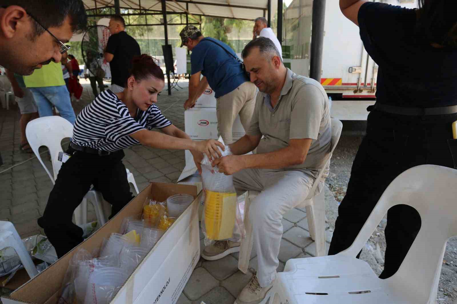 Turunçgil üreticilerine 8 bin Akdeniz Meyve Sineği tuzağı dağıtıldı