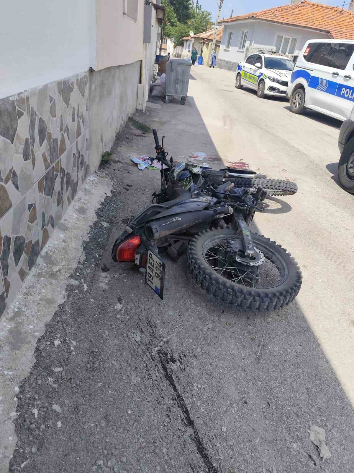 Otomobille çarpışan motosikletin sürücüsü yaralandı