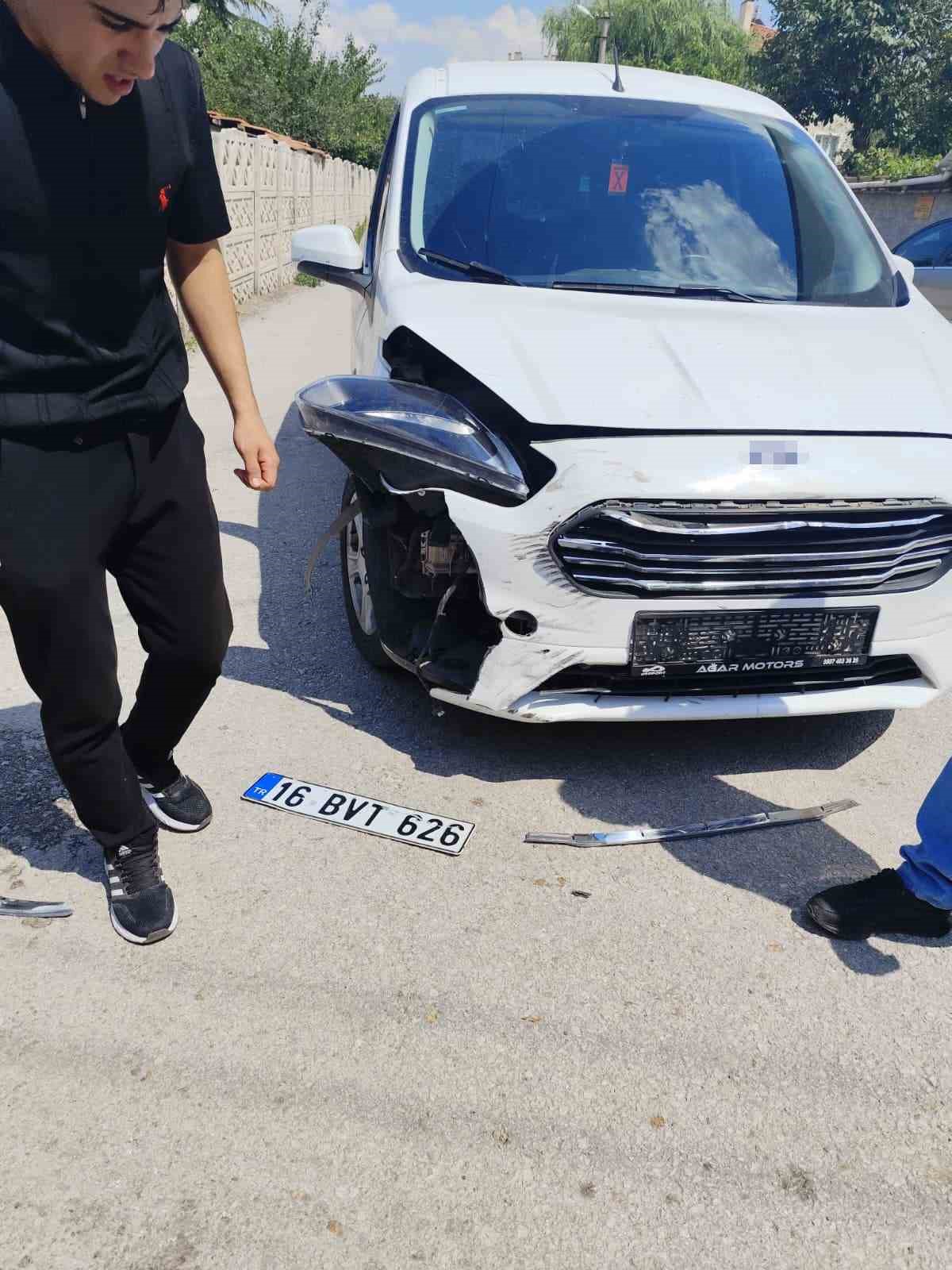Otomobille çarpışan motosikletin sürücüsü yaralandı