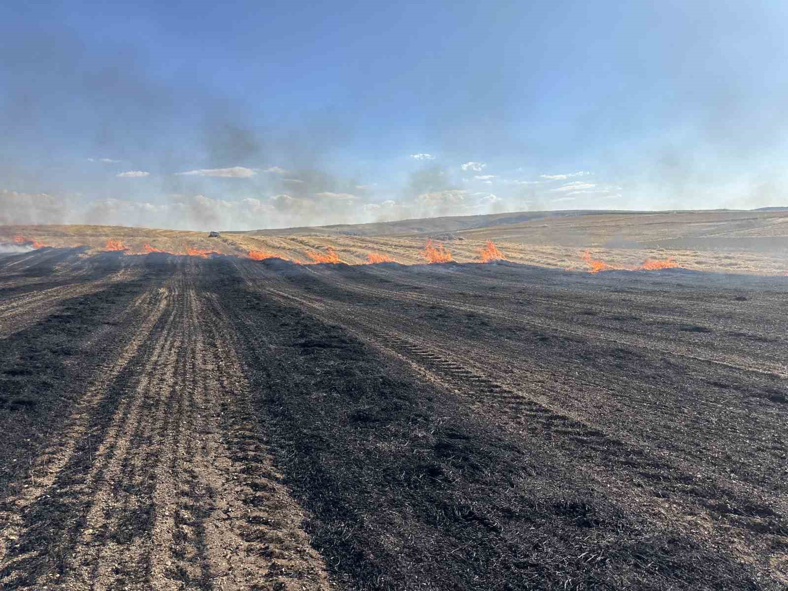 Çorum’da anız yangını ekili arazilere sıçramadan söndürüldü
