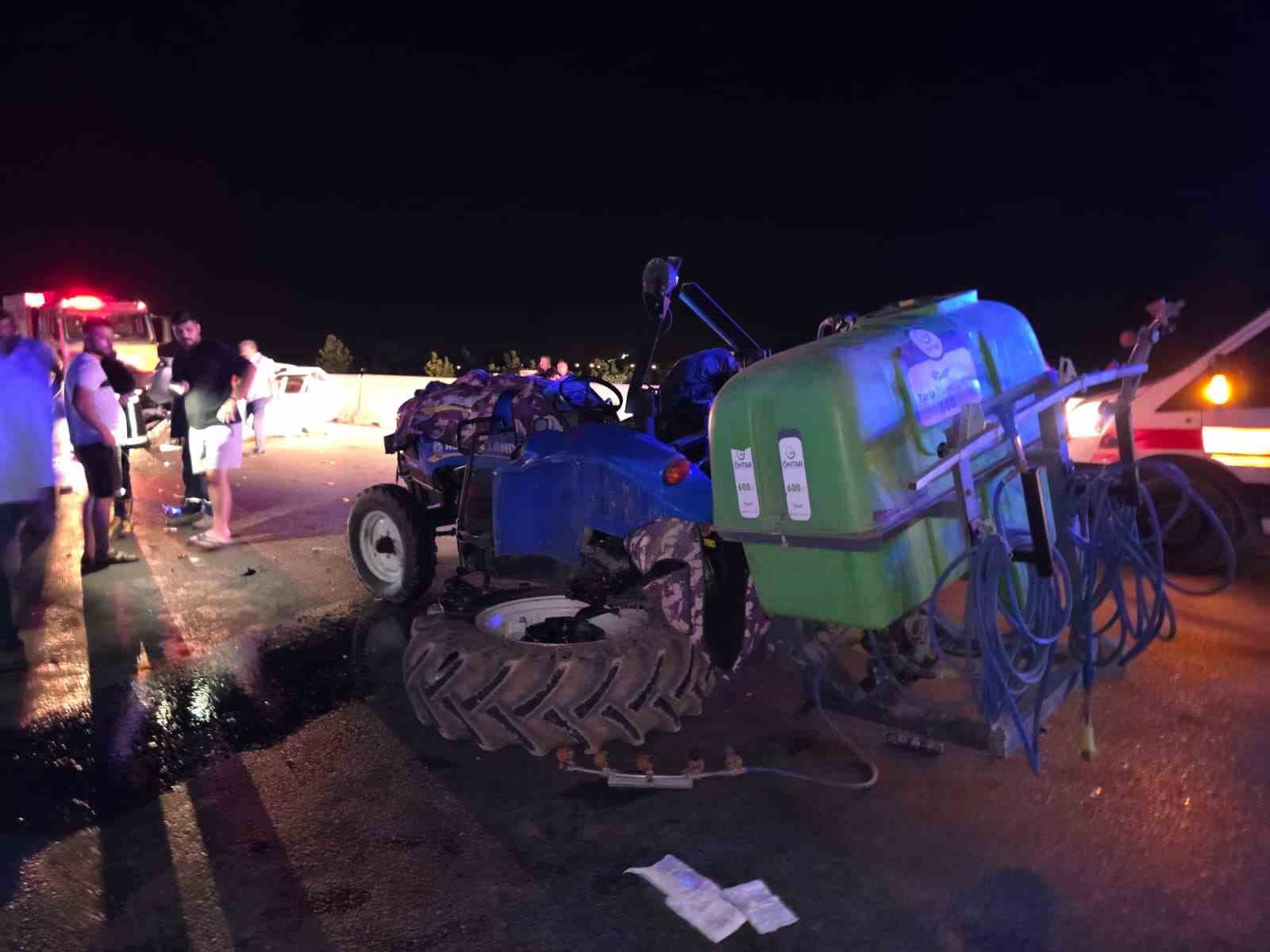 Hatay’da traktör ile otomobil çarpıştı: 3 yaralı