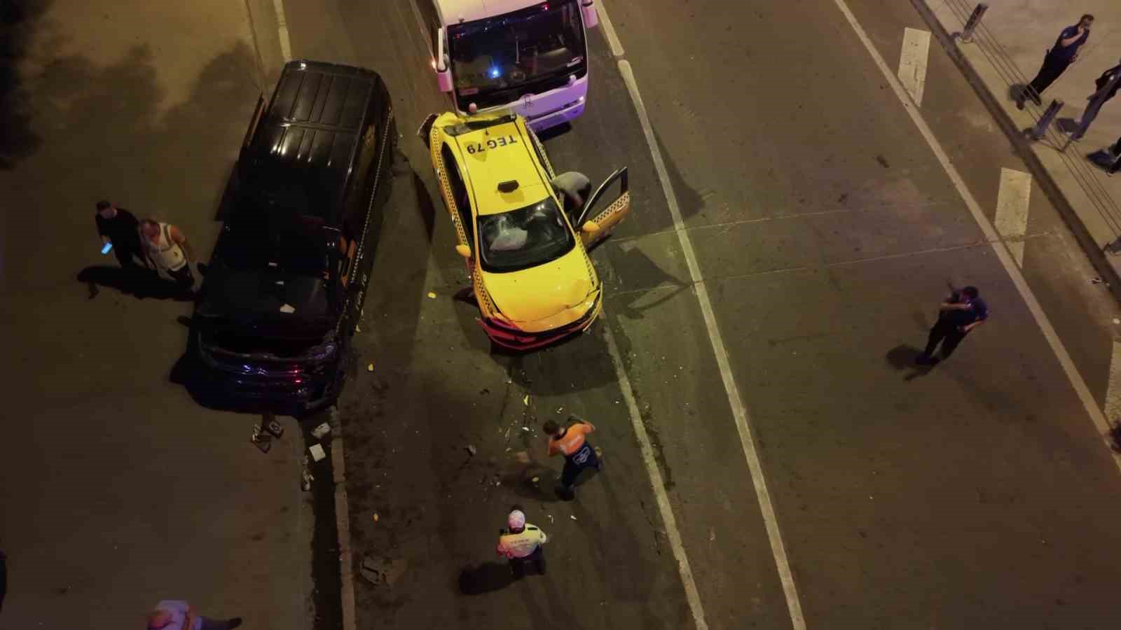 Beyoğlu’nda 8 araçlı zincirleme kaza: 5 kişi yaralandı