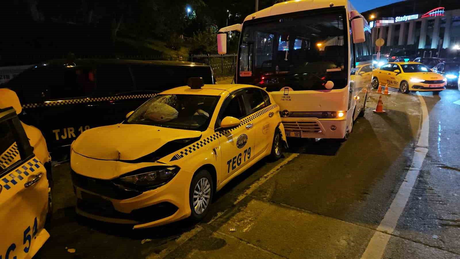 Beyoğlu’nda 8 araçlı zincirleme kaza: 5 kişi yaralandı