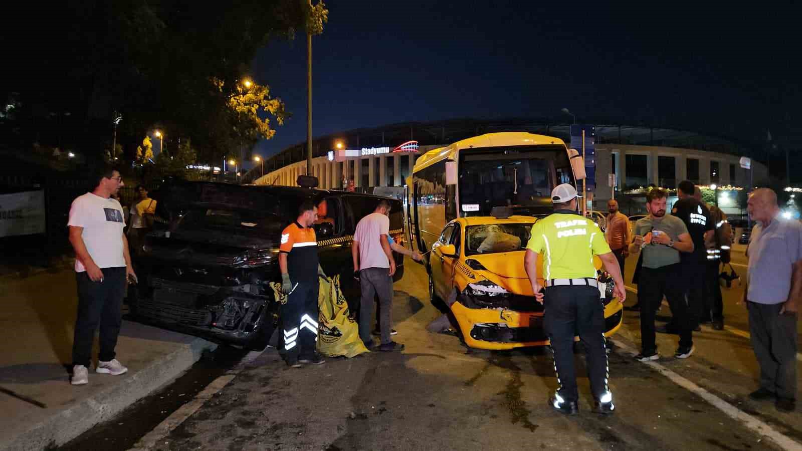 Beyoğlu’nda 8 araçlı zincirleme kaza: 5 kişi yaralandı